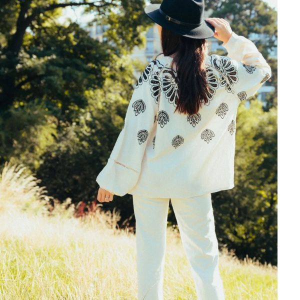 Bluse - Sort broderi - Qnuz