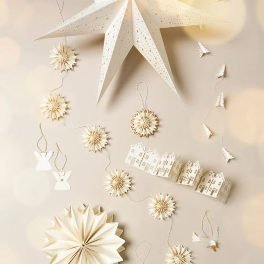 Julepynt i hvid papir - Ib Laursen