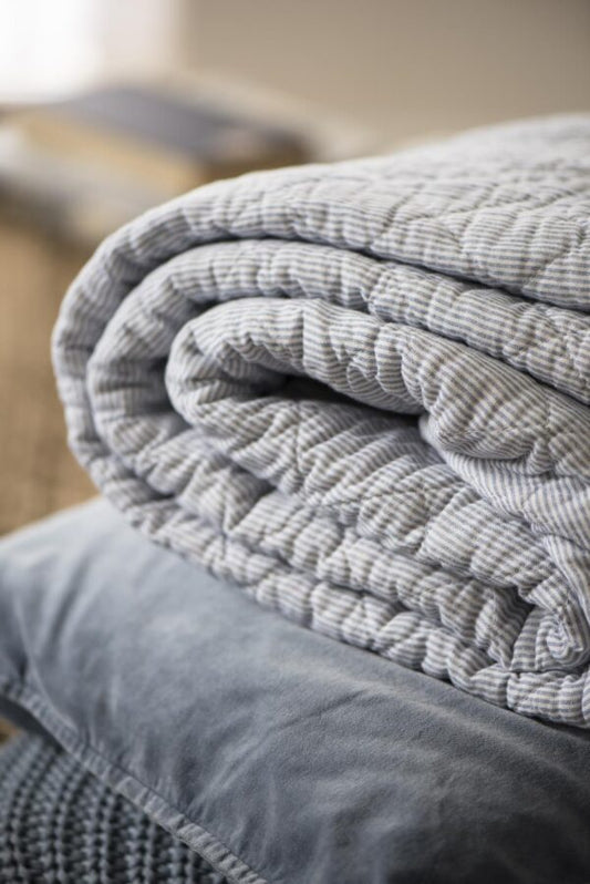 Quilt 130*180cm - Grå striber 0788-16 - Ib Laursen