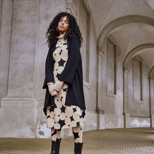 Kjole - Sand/sort - Prikket mønster - NOEN