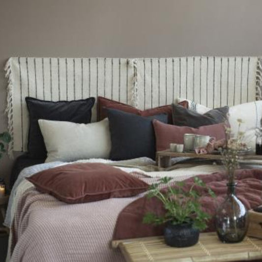 Velour pude med fyld - Antracit - Ib Laursen