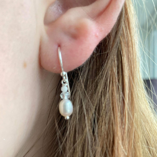 Øreringe med ferskvandsperle, zirkon og månesten