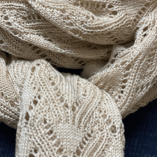 Lilly tørklæde i farven strand fra Invero