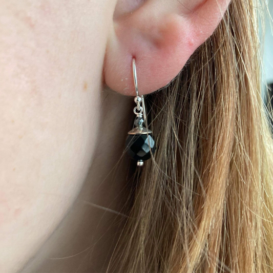 Ørering med agat og hæmatit