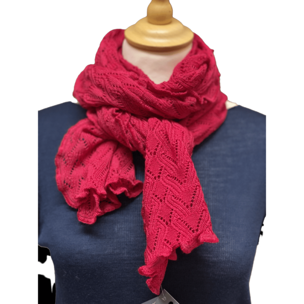 Lilly tørklæde i farven magenta fra Invero