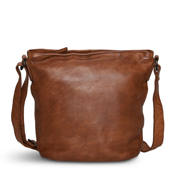 Pia Ries crossbody taske med lynlås i cognac farvet kalveskind